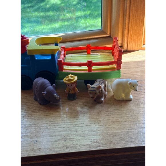 Fisher Price Little People Choo Choo Zoo Train Conductor Polar Bear Rhino Tiger - Picture 5 of 8